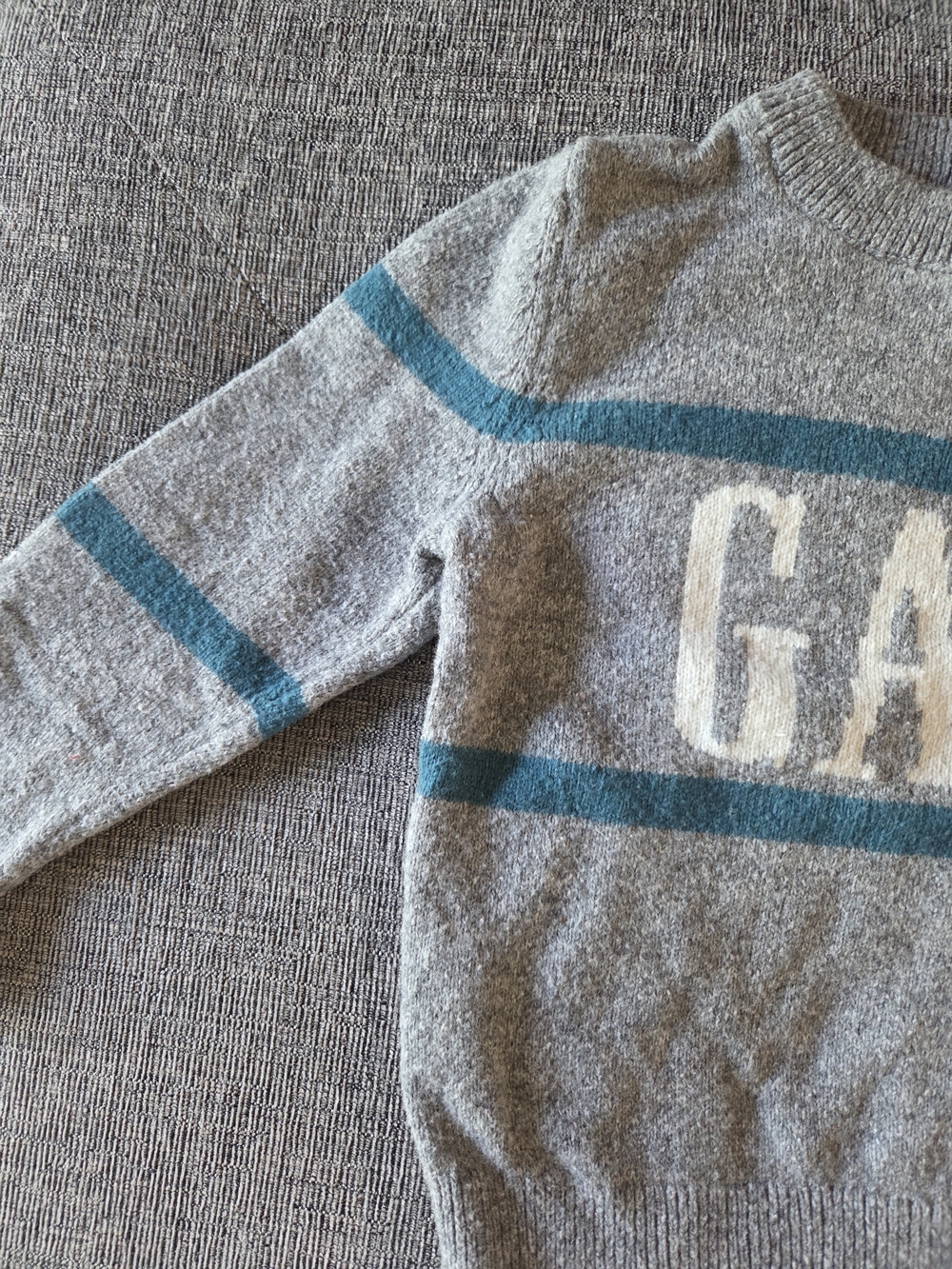 BABY GAP Boys Gray and Blue Sweater with GAP Logo Size 3T - Picture 4 of 9